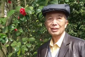 長(zhǎng)篇小說(shuō)獎(jiǎng)：獲獎(jiǎng)作品《破荒》作者：袁仁琮（侗族）         創(chuàng)作感言　　如何看待歷史，如何看待現(xiàn)實(shí)，是沒(méi)有現(xiàn)成答案的。需要站在一定高度，以人民的利益、國(guó)家和民族利益為出發(fā)點(diǎn)和歸宿，冷靜地思考，辨別是與非、高與低，作出判斷。我寫(xiě)三卷本長(zhǎng)篇小說(shuō)《破荒》遇到的最大障礙，就是要從紛繁復(fù)雜的歷史和現(xiàn)實(shí)生活中找出一條路來(lái)。