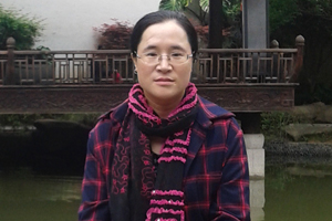 中短篇小說(shuō)獎(jiǎng)：獲獎(jiǎng)作品《長(zhǎng)河》作者：馬金蓮（回族）         創(chuàng)作感言　　從18歲開(kāi)始寫(xiě)作，在不耽誤婚姻和家庭生活的同時(shí)，我固執(zhí)地將文學(xué)這個(gè)業(yè)余愛(ài)好堅(jiān)持了16年。16年，紅顏少女的鬢邊皺紋暗暗生了一圈又一圈。只有時(shí)間在遠(yuǎn)處一直靜靜微笑，它像一位大智的賢者，始終在無(wú)聲地注視。這個(gè)過(guò)程里，它悄悄將許多的恩賜獎(jiǎng)賞給了埋頭趕路的我，比如這沉甸甸的“駿馬獎(jiǎng)”。