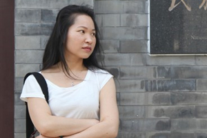 中短篇小說(shuō)獎(jiǎng)：獲獎(jiǎng)作品《母親的島》作者：陶麗群（壯族）         創(chuàng)作感言　　這本集子，沒(méi)有了之前那些作品的直接、陰郁甚至跋扈，而多了些婉轉(zhuǎn)和平和，人物變得更溫潤(rùn)真實(shí)，故事變得更人性、客觀，表達(dá)也更準(zhǔn)確、干凈。這可能并不是我創(chuàng)作上的進(jìn)步，而是年齡增長(zhǎng)賦予了我能更深度地思考和辨別的原因。感謝那些一直耐心陪我成長(zhǎng)并包容我種種不盡如意的缺點(diǎn)的親人和朋友們……