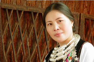 報(bào)告文學(xué)獎(jiǎng)：獲獎(jiǎng)作品《逐夢(mèng)》作者：龍寧英（苗族）         創(chuàng)作感言　　通過(guò)創(chuàng)作《逐夢(mèng)》，我的靈魂受到了洗禮，精神得到了幫扶。作為生活在基層的少數(shù)民族作家，我意識(shí)到，自己要走出自我的天地，融入時(shí)代發(fā)展的大潮中去，學(xué)習(xí)那些博大精深的民族民間文化，傾聽(tīng)普通百姓的心聲，不斷創(chuàng)作出講好老百姓故事的作品來(lái)。