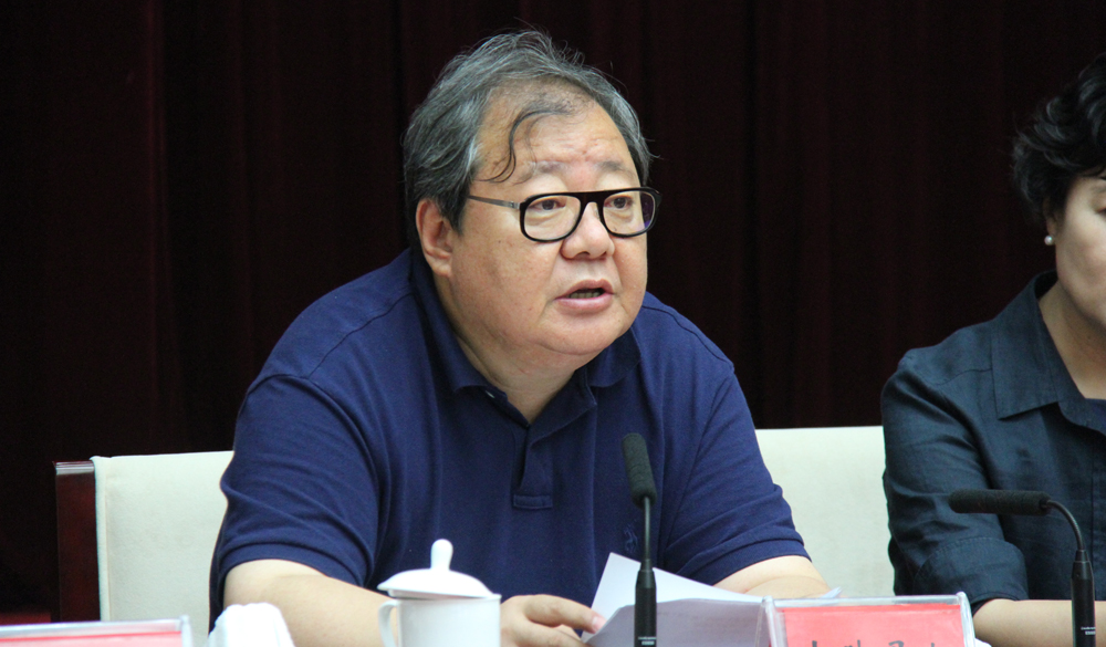 7月21日，中國(guó)作協(xié)副主席、第十一屆“駿馬獎(jiǎng)”評(píng)獎(jiǎng)委員會(huì)主任吉狄馬加主持全體會(huì)議