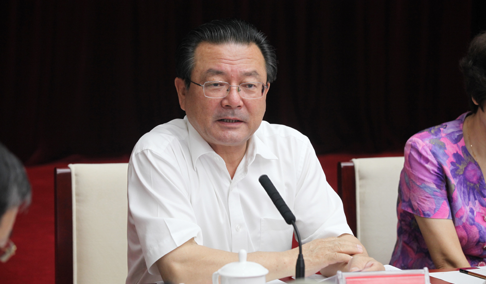 8月2日，評(píng)委艾克拜爾·米吉提在終評(píng)會(huì)上介紹小組討論情況