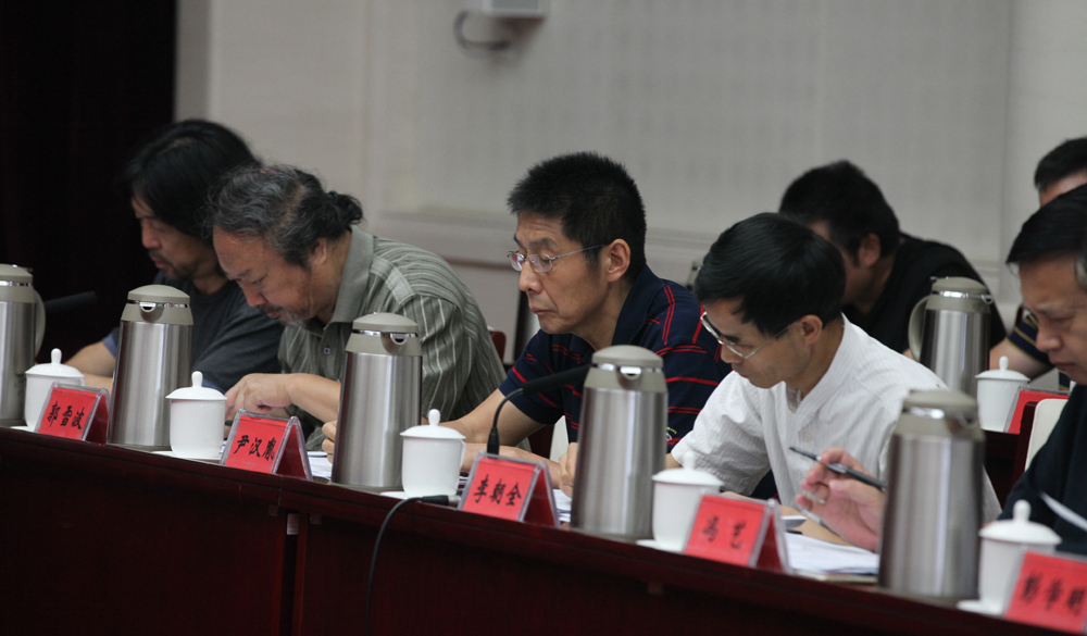 8月2日，第十一屆全國(guó)少數(shù)民族文學(xué)創(chuàng)作“駿馬獎(jiǎng)”終評(píng)會(huì)評(píng)委畫(huà)票