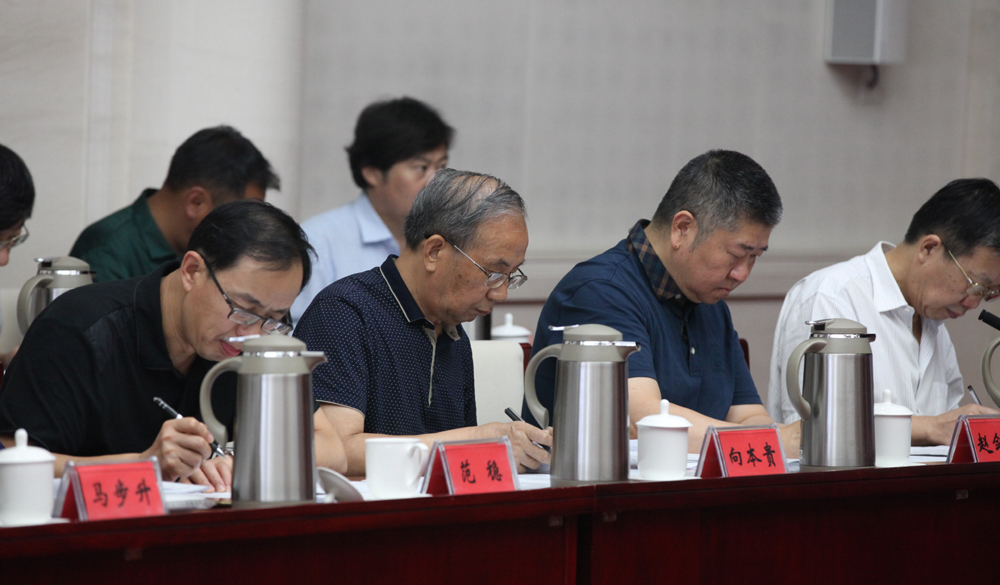 8月2日，第十一屆全國(guó)少數(shù)民族文學(xué)創(chuàng)作“駿馬獎(jiǎng)”終評(píng)會(huì)評(píng)委畫(huà)票