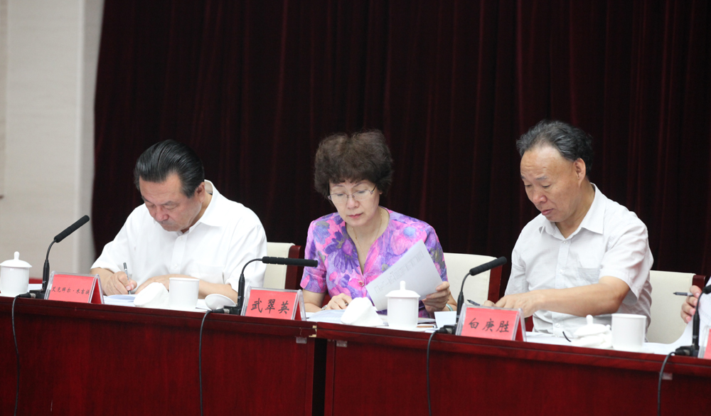 8月2日，第十一屆全國(guó)少數(shù)民族文學(xué)創(chuàng)作“駿馬獎(jiǎng)”終評(píng)會(huì)評(píng)委畫(huà)票