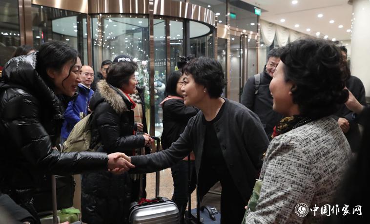 11月28日，中國作協(xié)主席鐵凝、副主席何建明迎接上海代表團。