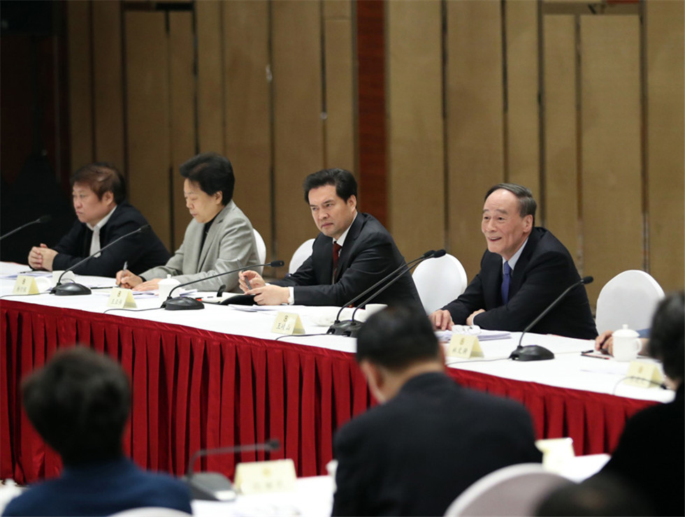 王岐山看望共青團(tuán)、總工會(huì)、婦聯(lián)、青聯(lián)界委員并參加討論