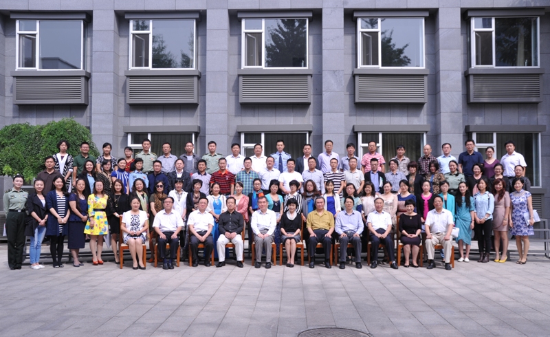 魯迅文學(xué)院第二十四屆高研班學(xué)員名單　丁曉平　張子影　劉標(biāo)玖　馬　娜　趙　雁　王國平　李琭璐　張兆杰　戴榮里　馬冬玲　楊　旋　曹玉霞　楊秀麗　陳麗偉　張仲全　張?zhí)靽⊥鯐栽啤↑S立軒　趙　銳　曹永勝　朱珊珊　連忠誠　朱海坤　余　艷　譚培戰(zhàn)　王清玉　袁瑰秋　段愛松　唐　云　冀衛(wèi)軍　王　蕾　李朋霞陳　芳　李國彬　田　靜　蔣淑芬　鄭旺盛　高艷國　王書艷　刑小俊　范懷智　許　珊　戴巧珍　汪　璐　王東君　鐘日勝　李衛(wèi)星　楊春風(fēng)　黃　冰　李　方　申廣志　魯　焰　郭曉紅　陳茂慧　辛　茜　王　琰　程雪莉　周大文　張建國　王立民