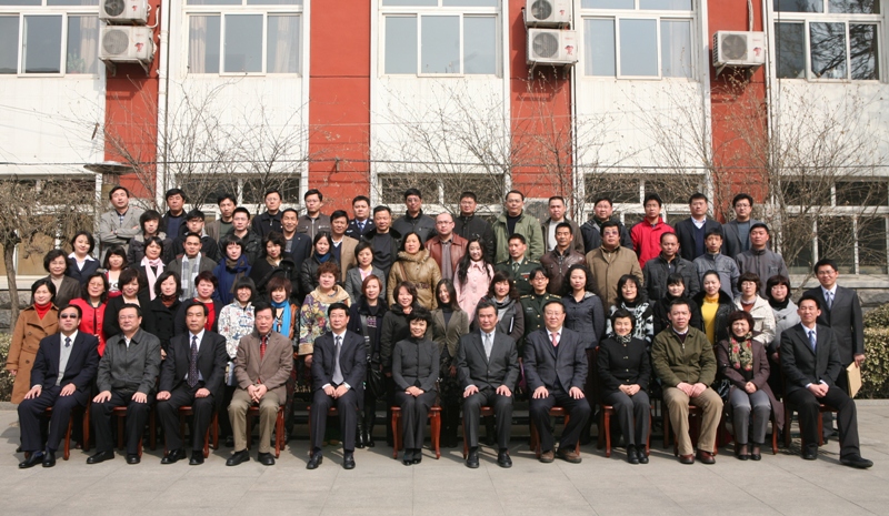 魯迅文學(xué)院第十三屆高研班學(xué)員名單　寧民慶　郭麗梅　于　田　劉辰希　李綿星　王保忠　計(jì)文君　李　輝　宗利華　肖　?！±铥惼肌钼摇⊥貘欉_(dá)　肖慧敏　李潔冰　王秀白　韓子龍　楊　帆　許冬林　曹軍慶　林秀美　沈　念　曹志輝　盛可以　黃金明　楊麗達(dá)　趙　瑜　王必昆　賀小晴　何長安　劉一瀾　劉照進(jìn)　周瑄璞　任　紅　蕭　云　郭　個(gè)　李進(jìn)祥　李明華　劉　亮　黃麗榮　盧金地　林權(quán)宏　尹德朝　付秀瑩　陳　軍　伍　梅　顧　飛　曾　劍　戴守蓮　金錦姬　楊則緯　方麗娜