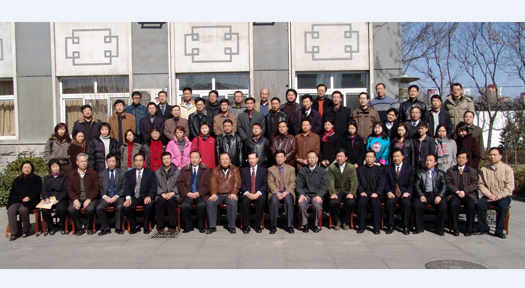 魯迅文學(xué)院第五屆高研班學(xué)員名單　譚旭東　黃桂元　葛紅兵　譚 竹　金赫楠　段崇軒　王春林　何　弘　劉海燕　趙月斌　榮　毅　莫·策登巴爾　　高景森　金　森　高海濤　秦朝暉　劉　忠　林超然　任雪梅　宋　丹　王雙龍　任林舉　胡穎峰　王曉莉　丁友星　劉川鄂　石華鵬　胡安娜　梁鳳蓮　楊宏?！↑S偉林　王　暉　張浩文　冉隆中　宋家宏　楊　青　孔海蓉　李健彪　常智奇　楊光祖　何　英　牛學(xué)智　曹有云　彭驚宇　張　鷹　趙　朔　李東華　周玉寧　張風(fēng)奇　郭友釗