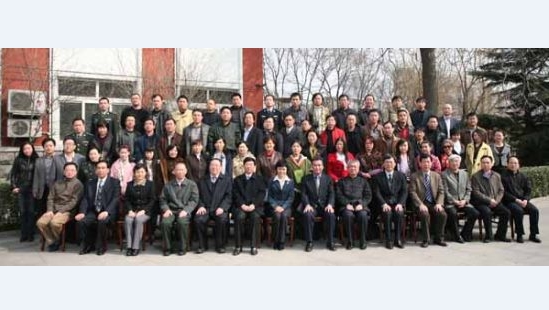 魯迅文學(xué)院第十一屆高研班學(xué)員名單　丁　天　金鴻梅　狄　青　孫　未　張　渝　粟光華　魏增軍　葛水平　陳麥啟　王相勤　周翠華　丁玉龍　李學(xué)江　樸長吉　韓　雪　陳昌平　王妍丁　鮑優(yōu)娟　瀾　濤　顧　堅(jiān)　陳論水　劉楚仁　劉小平　歐逸舟　徐小燕　盧衛(wèi)平　吳彪華　許雪萍　謝凌潔　韓芍夷　范　穩(wěn)　馮小涓　敖　超　彭　澎　吳文莉　夢　野　李學(xué)輝　張存學(xué)　王亞楠　韓銀梅　趙元文　秦安江　李小重　張玉國　高萬紅　毛　竹　洪　玲　周蓬樺　陳　涌　康　橋　李　駿　姜莉莉　凌偉清