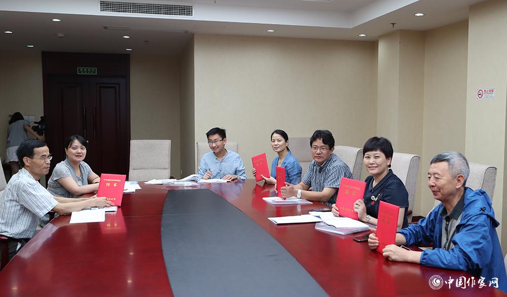 7月24日，全體會議結束后，綜合二組召開小組會議