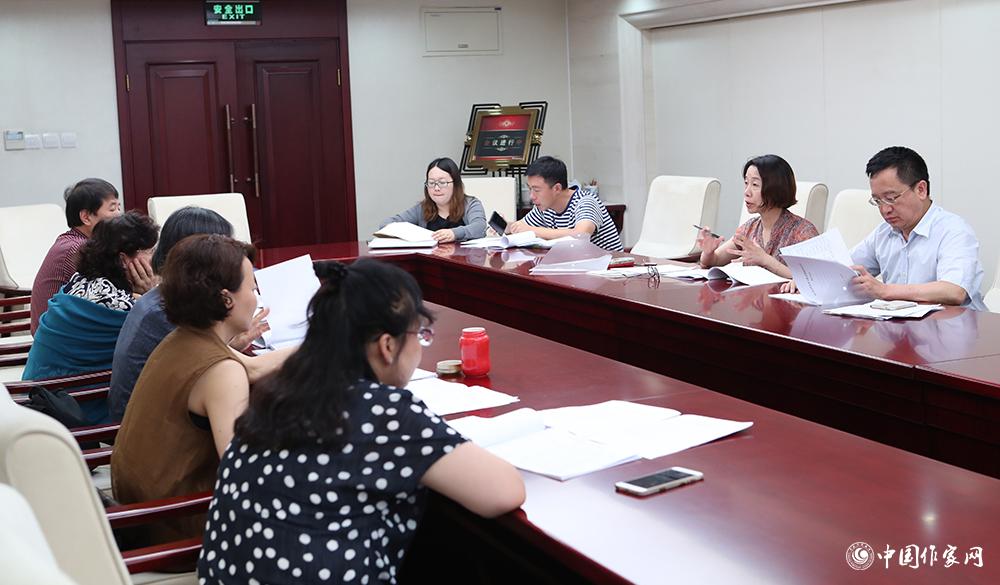 7月24日，全體會議結束后，綜合一組召開小組會議