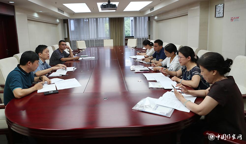 7月24日，全體會議結束后，小說二組召開小組會議