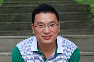 科幻文學：獲獎作品《拯救天才》作者：王林柏         獲獎感言　　在我不長不短的人生經(jīng)歷中，兒童時期讀書的記憶一直是鮮活的，可以浮想聯(lián)翩，可以異想天開，可以廢寢忘食，可以魂牽夢繞，那是一種最純粹的快樂。即使現(xiàn)在，我還是會常常品味兒時讀書帶給我的美好回憶。也許就是從那時開始，我在心底埋藏了這樣一個愿望，我希望能帶給其他孩子同樣的快樂。