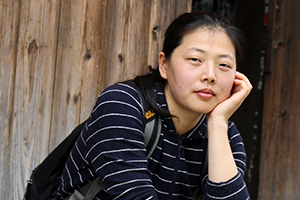 童話：獲獎作品《一千朵跳躍的花蕾》作者：周靜         獲獎感言　　種子發(fā)芽，盛開為花，需要力量。野獸奔跑，需要力量。云涌風起，需要力量。在我們周圍的世界里，無時無刻不充盈著神奇的力量。這些力量來自于事物自我的積蓄和噴薄，來自于自我的堅持與追尋，來自于對一切“不可能”的抗爭。我想抓住這些力量，想表達世界的神奇，想呈現(xiàn)生命的堅韌和美好……