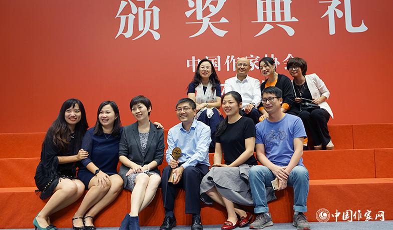 頒獎典禮結束后大家合影留念