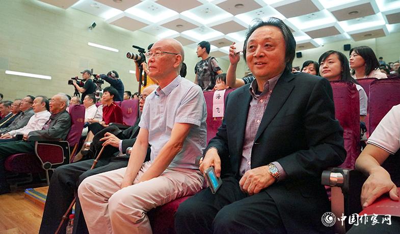 王泉根、海飛出席頒獎典禮