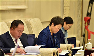 海南團(tuán)代表討論黨的十九大報(bào)告