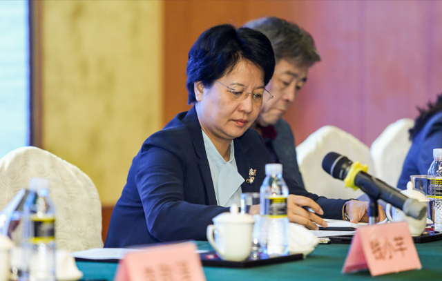 海南省委常委、宣傳部部長肖鶯子出席論壇開幕式并致辭