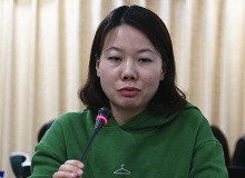 岳雯：“為己”的寫作與限度意識(shí)“剜爛蘋果?銳批評(píng)文叢”建立在“破”的基礎(chǔ)上，“把爛的剜掉，把好的留下來吃”。[詳細(xì)]