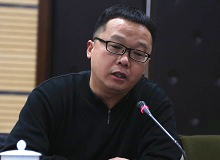 石華鵬：批評(píng)家的理想和理想的批評(píng)家“剜爛蘋果·銳批評(píng)”叢書出版意義，一是對(duì)文學(xué)批評(píng)生態(tài)的平衡；二是對(duì)真誠銳利批評(píng)的倡導(dǎo)。[詳細(xì)]