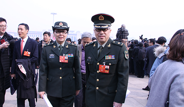 政協(xié)委員陳力（左）、趙大鳴（右）