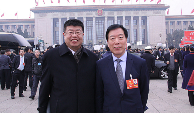 政協(xié)委員陳崎嶸（右）、張頤武