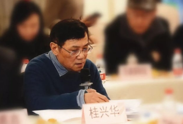 從《鄧小平之歌》到《興業(yè)路上》——桂興華長詩座談會(huì)紀(jì)要為了紀(jì)念中國改革開放40周年，經(jīng)過國家廣播電視新聞出版總局的審核批準(zhǔn)，上海著名詩人桂興華先生20多年前寫作的《鄧小平之歌》今年馬上要出版新的朗誦版。同時(shí)為了迎接建黨100周年，桂先生正在創(chuàng)作一部長詩《興業(yè)路上》，是列入上海市重大文藝創(chuàng)作項(xiàng)目重要的作品，今天我們就圍繞這兩部作品舉行一個(gè)研討會(huì)……[詳細(xì)]