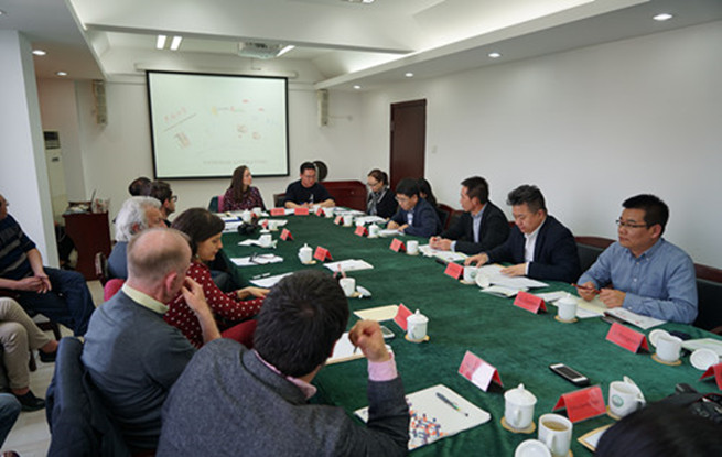 “后媒體時代”，中外作家面對共同的困境