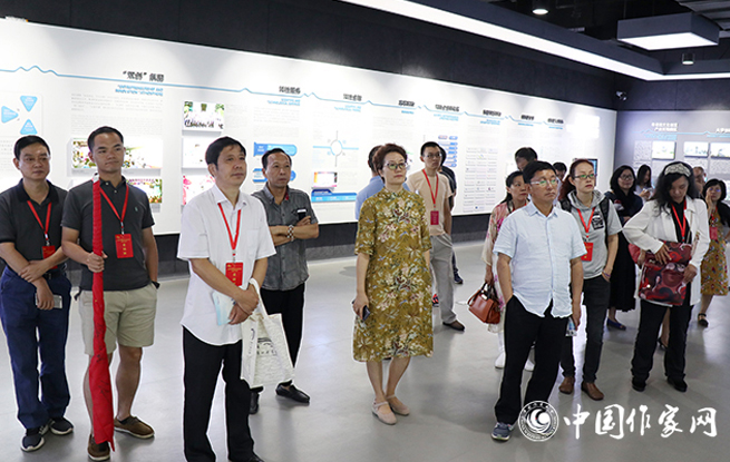 采訪團采訪松山湖高新技術產(chǎn)業(yè)開發(fā)區(qū)