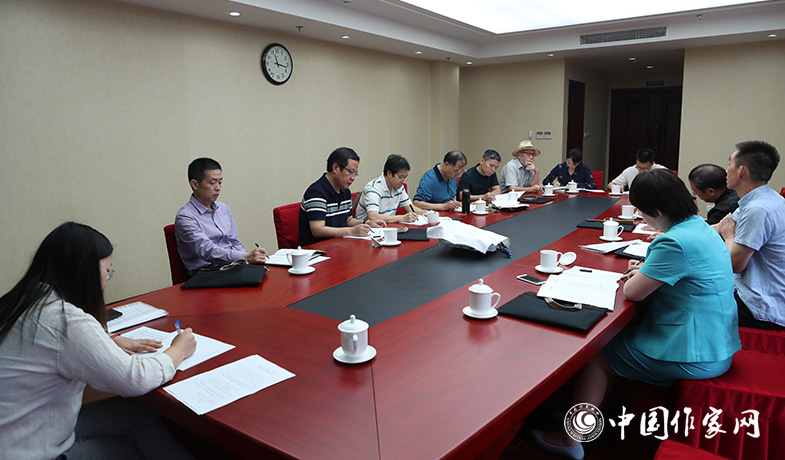 7月28日，全體會后文學(xué)理論評論獎(jiǎng)評獎(jiǎng)委員會召開會議