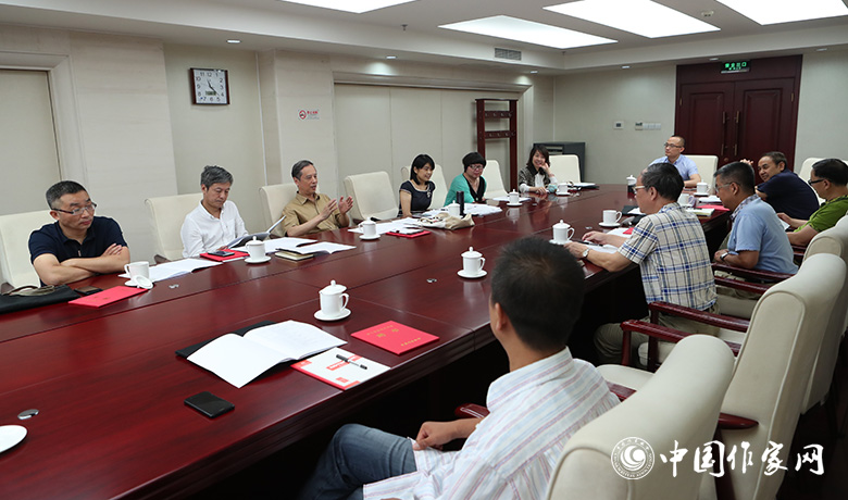 7月28日，全體會后短篇小說獎(jiǎng)評獎(jiǎng)委員會召開會議