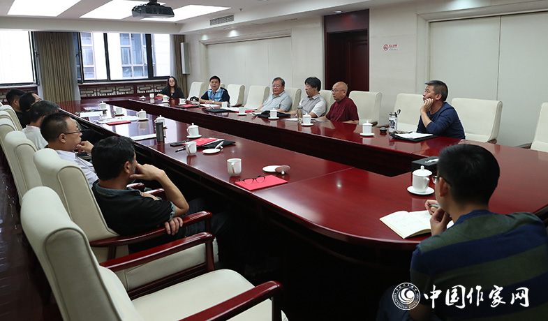 7月28日，全體會后詩歌獎(jiǎng)評獎(jiǎng)委員會召開會議