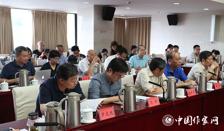 7月28日，第七屆魯迅文學(xué)獎(jiǎng)各評委會全體會現(xiàn)場