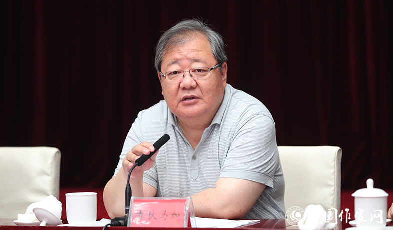 7月28日，吉狄馬加主持第七屆魯迅文學(xué)獎(jiǎng)各評委會全體會