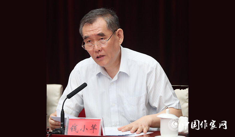 7月28日，錢小芊在第七屆魯迅文學(xué)獎(jiǎng)各評獎(jiǎng)委員會第一次全體會上講話