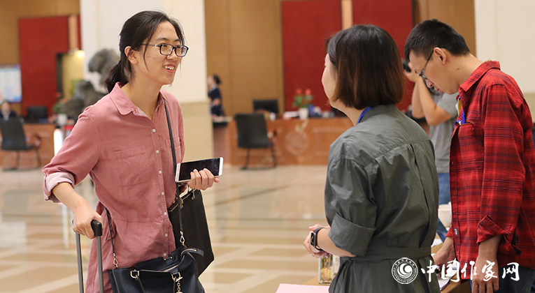 與會(huì)代表到達(dá)現(xiàn)場