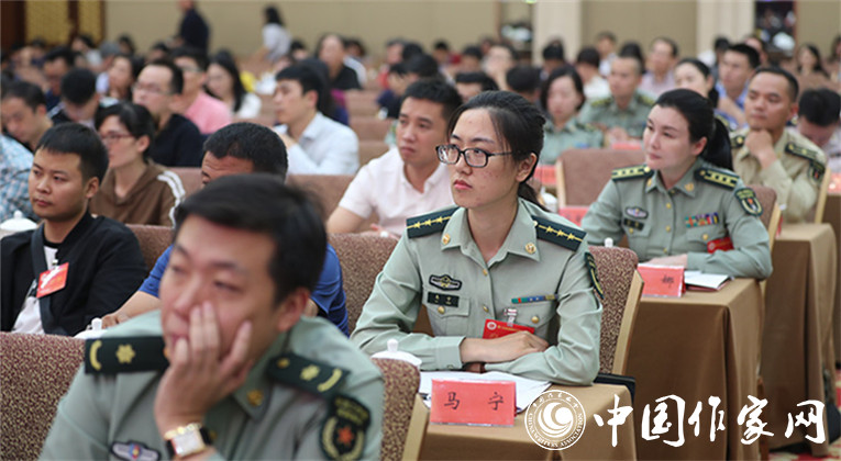 與會(huì)代表在開幕式現(xiàn)場