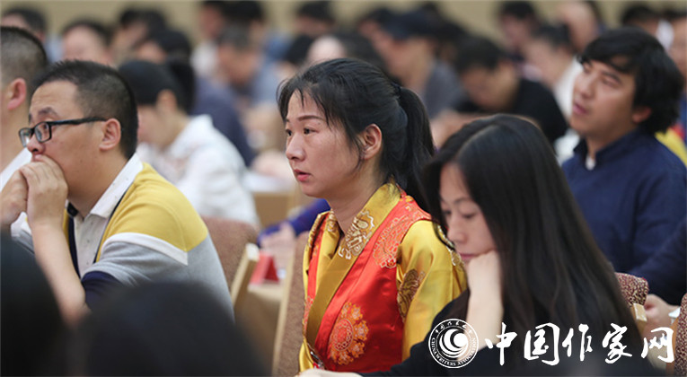 與會(huì)代表在開幕式現(xiàn)場