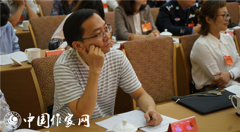 與會(huì)代表在開幕式現(xiàn)場