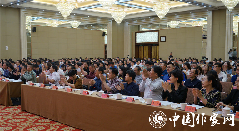 與會(huì)代表在開幕式現(xiàn)場