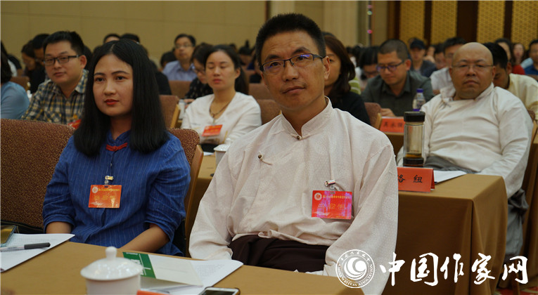 與會(huì)代表在開幕式現(xiàn)場