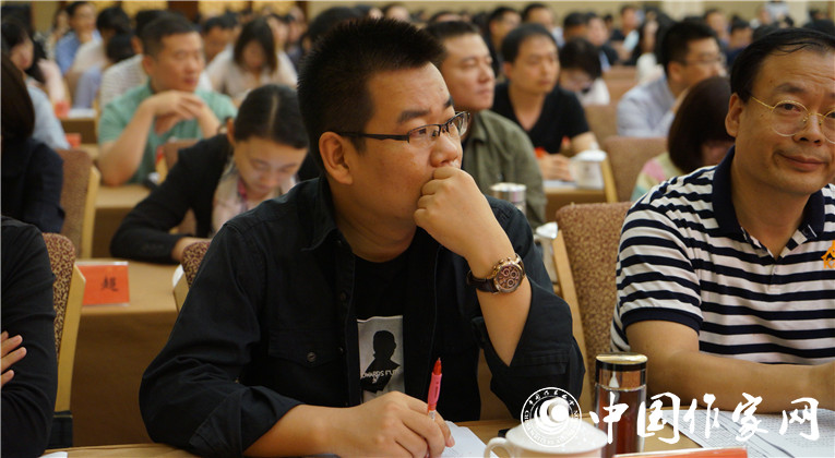 與會(huì)代表在開幕式現(xiàn)場