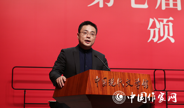 劉大先代表文學(xué)理論評論獎(jiǎng)獲獎(jiǎng)作家發(fā)表感言