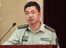 鄭潤良：書寫無愧于時(shí)代的強(qiáng)軍故事　　軍旅青年作家方陣整體上呈現(xiàn)出強(qiáng)勁不息的創(chuàng)作風(fēng)貌，特別是新生代軍旅作家群體的崛起。[詳細(xì)]