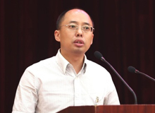 紀(jì)紅建：做人民心聲的傳遞者　　方向是根本，行動(dòng)是關(guān)鍵，報(bào)告文學(xué)作家更需要扎扎實(shí)實(shí)、默默無聞地行走、記錄、思考和報(bào)告。[詳細(xì)]