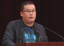 肖江虹：帶著詩意前行　　作家用筆講述人類在時(shí)代里面的困境。我們每個(gè)人都有困境，作家需要發(fā)現(xiàn)困境講述困境。[詳細(xì)]