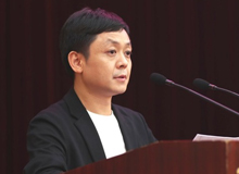 楊慶祥：這是一個(gè)人民的世紀(jì)　　時(shí)代從來不主動(dòng)呈現(xiàn)其面容和形式。光榮屬于那些執(zhí)著探索和艱苦書寫的靈魂。[詳細(xì)]