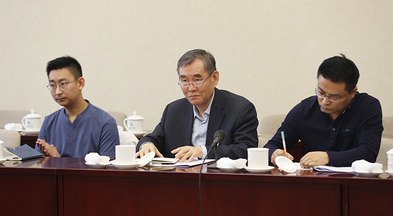 中國作協(xié)黨組書記、副主席錢小芊參加分組討論